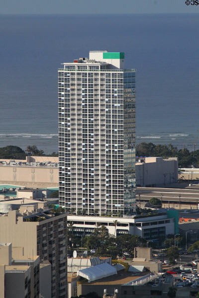 909 Kapiolani (2007) (33 floors) beyond Blaisdell Center. Honolulu, HI. Architect: Durrant-Media Five.