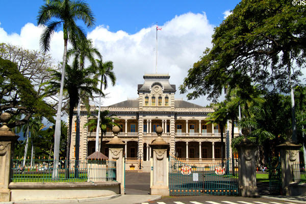'lolani Palace sits on a major fenced square. Honolulu, HI.