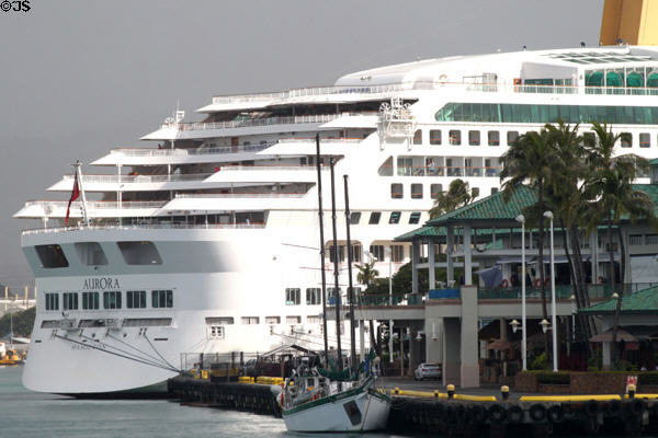 P&O Cruise Ship Aurora (2000) from Hamilton, Bermuda in Honolulu. Honolulu, HI.