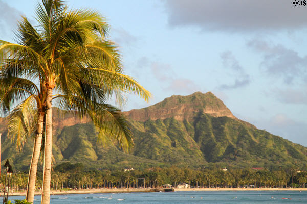 Diamond Head (Lē'ahi) volcanic cone seen from Waikiki. Waikiki, HI.