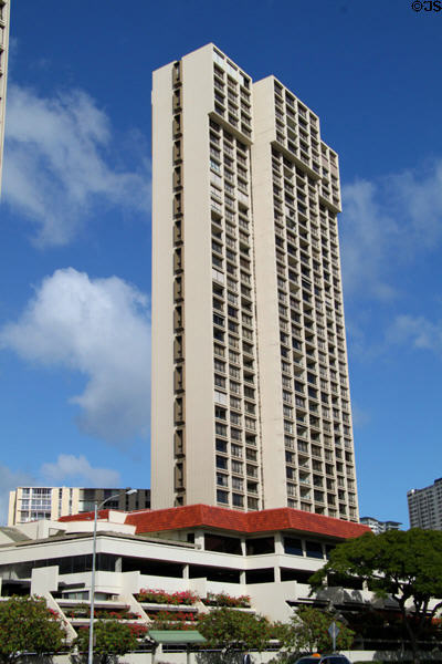Yacht Harbor Tower (1972) (40 floors) (1600 Ala Moana Blvd.). Waikiki, HI. Architect: Boone & Brooks, Inc..