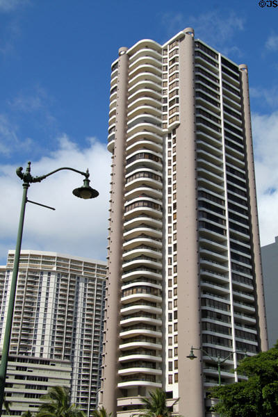 Canterbury Place (1978) (40 floors) (1910 Ala Moana Blvd.). Waikiki, HI. Architect: Boone & Brooks, Inc..