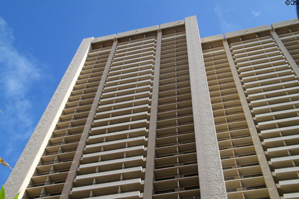 Tapa Tower at Hilton Hawaiian Village (1982) (36 floors) (2005 Kalia Road). Waikiki, HI. Architect: Wimberly Allison Tong & Goo.