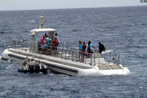 Atlantis XIV submarine loading passengers on surface. Waikiki, HI.
