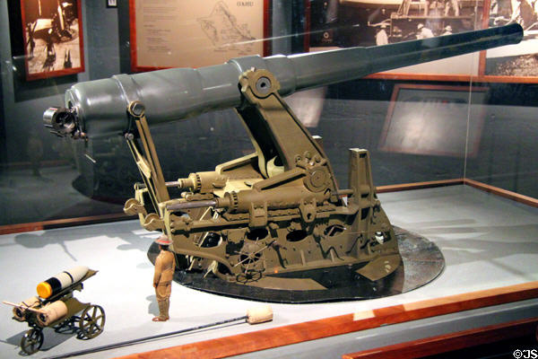 Model of long-range gun being elevated for firing on Battery Randolph at U.S. Army Museum. Waikiki, HI.