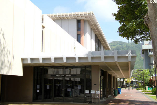 Hamilton Library (1968-76) at University of Hawai'i. Honolulu, HI.