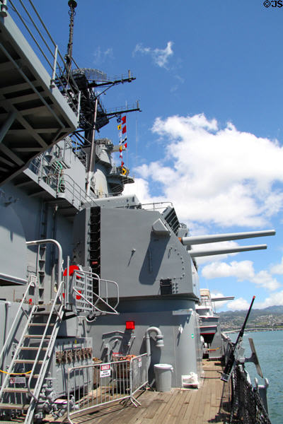 Anti-aircraft guns of USS Missouri. Honolulu, HI.