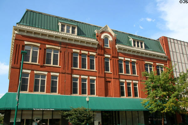 Italianate Jacobson Building (1888) (246 5th Ave.). Clinton, IA.