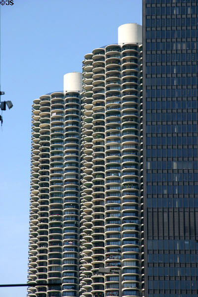 Marina City (1967) (61 floors) (300 North State St.). Chicago, IL. Architect: Bertrand Goldberg Assoc..