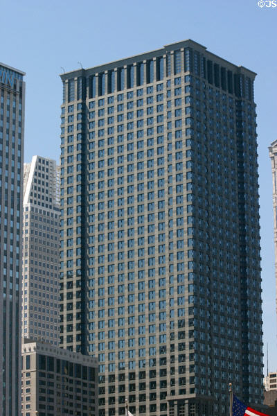 Leo Burnett Building (1989) (46 floors) (35 West Wacker Drive). Chicago, IL. Architect: Kevin Roche John Dinkeloo & Assoc. + Shaw & Assoc..