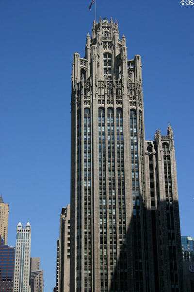 Tribune Tower (Cathedral of Commerce) (1925) (34 floors) (435 North Michigan Ave.). Chicago, IL. Architect: Raymond Hood & John Mead Howells.