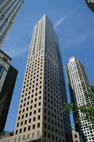 One Magnificent Mile (1983) (57 floors) (940-980 North Michigan Ave.). Chicago, IL. Architect: Skidmore, Owings & Merrill + Barancik Conte & Assoc..