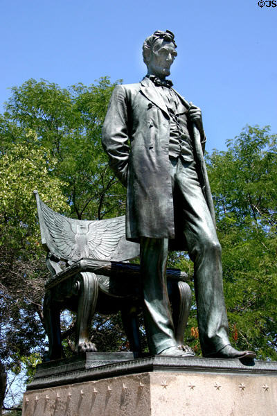Standing Abraham Lincoln statue (1887) by Augustus Saint-Gaudens in Lincoln Park. Chicago, IL.