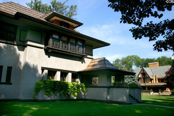 Edward R. Hills House (1906) (313 Forest Ave.) (rebuilt 1976 after fire according to Wright's plans). Oak Park, IL. Architect: Frank Lloyd Wright.