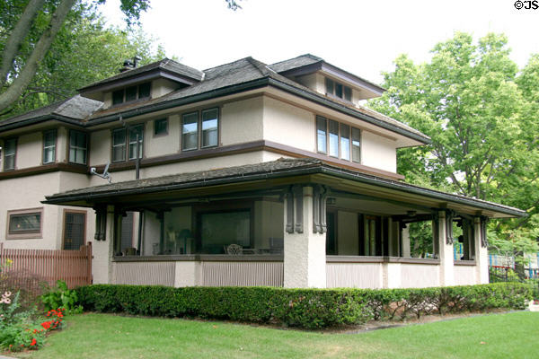 Americus B. Melville House (1904) (437 North Kenilworth Ave.). Oak Park, IL. Architect: E.E. Roberts.