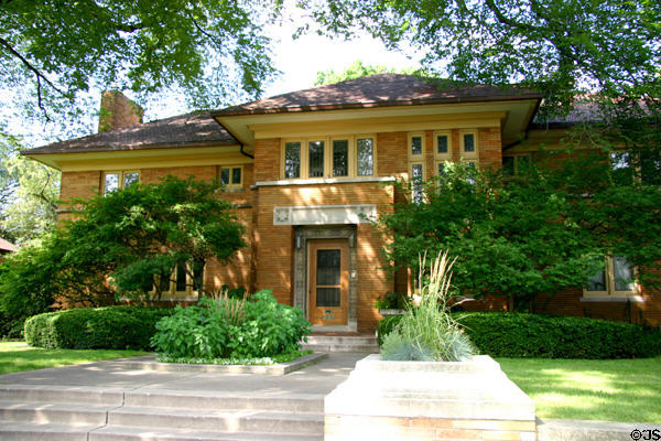 Edward W. McCready house (1907) (231 Euclid Ave.). Oak Park, IL. Architect: Spencer & Powers.