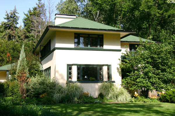 Albert Muther House (1912) (560 Edgewood Pl.). River Forest, IL. Style: Prairie Style. Architect: William Drummond.