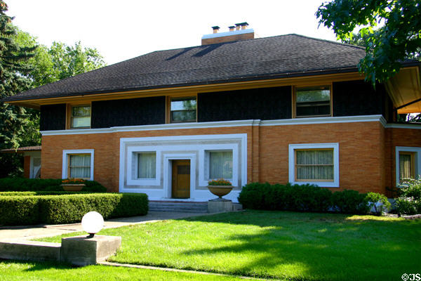William Herman Winslow House (1894) (515 Auvergne Pl.). River Forest, IL. Architect: Frank Lloyd Wright.