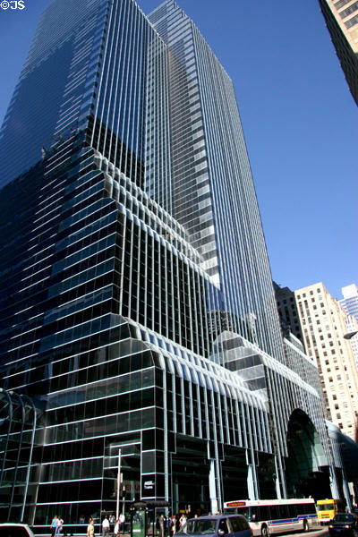 Citigroup Center (former Citicorp Center & Northwestern Atrium) (1987) (37 floors) (500 West Madison St.). Chicago, IL. Architect: Murphy/Jahn Architects.