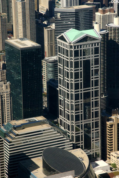 Green-roofed R.R. Donnelley Building (1992) (49 floors) (77 West Wacker Drive) from Sears Tower. Chicago, IL. Architect: Ricardo Bofill Taller de Arquitectura + DeStefano & Goettsch.
