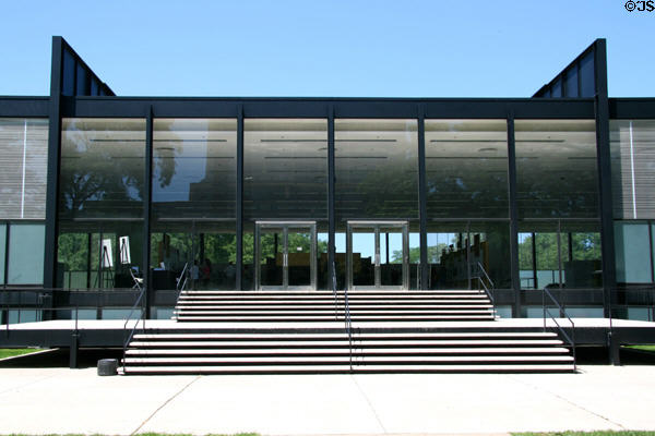 S.R. Crown Hall (1950-6) at Illinois Institute of Technology. Chicago, IL. Architect: Ludwig Mies van der Rohe.