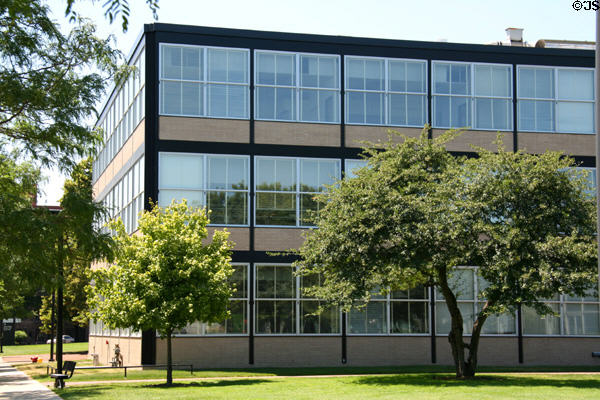 Wishnick Hall (1945-6) at Illinois Institute of Technology. Chicago, IL. Architect: Ludwig Mies van der Rohe.
