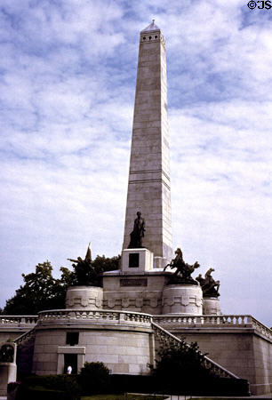 Memorial obelisk & Civil War sculptures of Abraham Lincoln's Tomb. Springfield, IL. On National Register.
