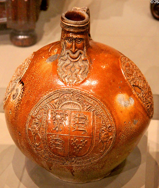 German stoneware jug (1594) with coat of arms of Queen Elizabeth I at Art Institute of Chicago. Chicago, IL.