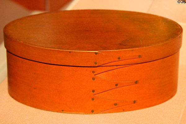 Shaker wooden oval box (c1850) at Art Institute of Chicago. Chicago, IL.