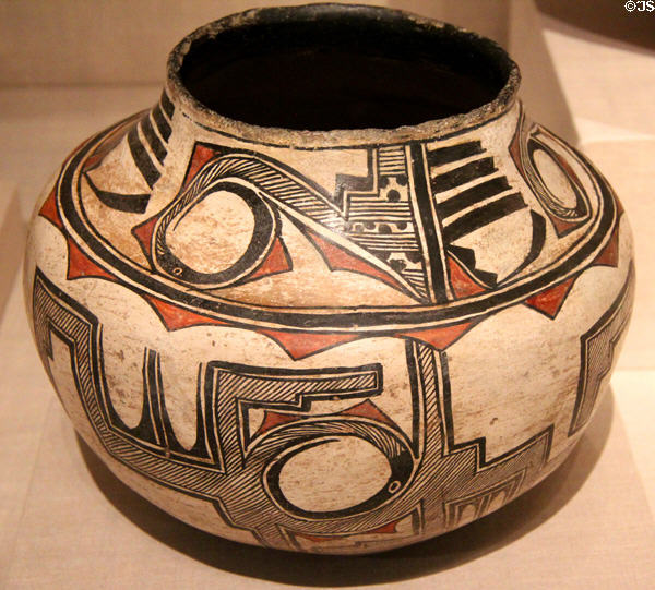 Zuni ceramic polychrome jar (c1890) from Zuni Pueblo, NM at Art Institute of Chicago. Chicago, IL.