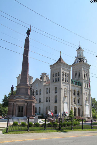 Vincennes Civil War Memorial & Knox County Courthouse. Vincennes, IN.
