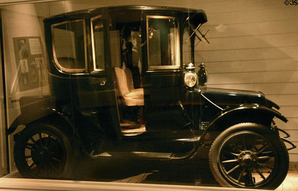 Rauch & Lang Electric Automobile (1914) which belonged to Mamie's parents went 100 miles at 13 mph at Eisenhower Museum. Abilene, KS.