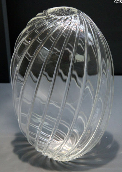 Blown lead glass Riflessi IV vase (1998) by Lino Tagliapietra of Steuben at Wichita Art Museum. Wichita, KS.