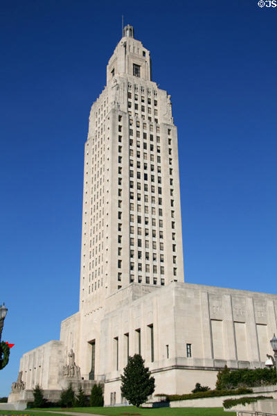 Louisiana State Capitol (1930-32) (34 floors) tallest State Capitol in USA. Baton Rouge, LA. Style: Art Deco. Architect: Weiss, Dreyfous & Seiferth. On National Register.