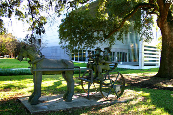 Louisiana State Museum with Musicians sculpture by Al Lavergne. Baton Rouge, LA.