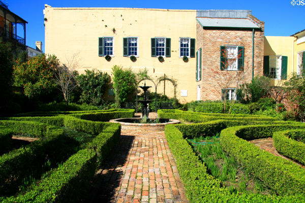 Garden (c1833) beside LeCarpentier-Beauregard-Keyes House restored in 1954 by author / Frances Parkinson Keyes foundation. New Orleans, LA.