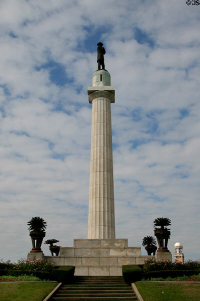 General Robert E. Lee monument (1884) (60-foot 18 m) in Lee Circle at end of St. Charles Avenue. New Orleans, LA. On National Register.