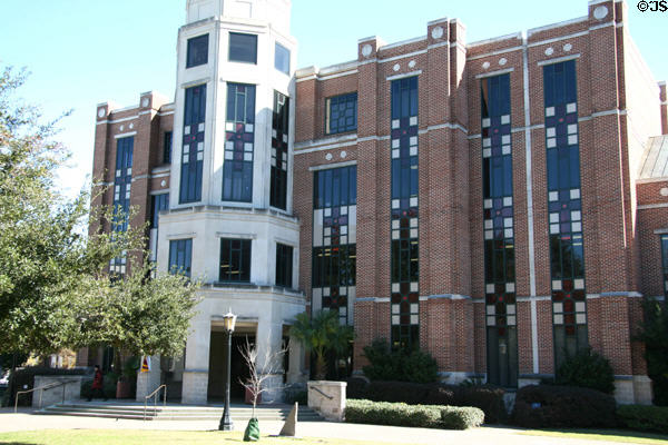 Facade of J. Edgar & Louise S. Monroe Library (1999) at Loyola University. New Orleans, LA.