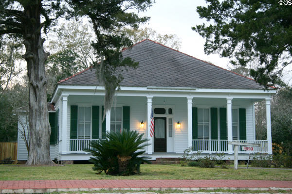 Cottage with pyramidal roof (11893 Ferdinand St.). St. Francisville, LA.