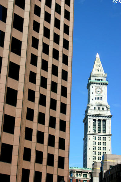 60 State Street (1977) (38 floors) plus Custom House Tower. Boston, MA. Architect: Skidmore, Owings & Merrill.