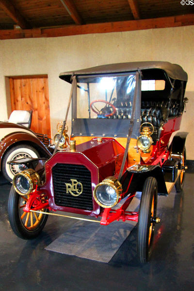 Reo (1909) from Lansing, MI at Heritage Plantation Auto Museum. Sandwich, MA.