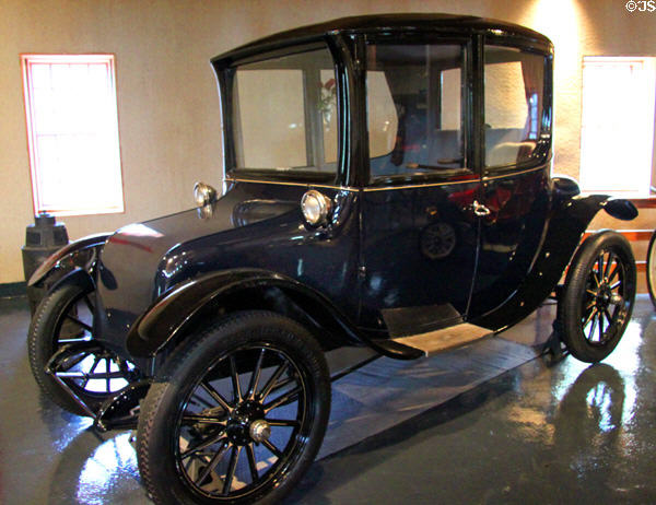 Milburn Light Electric car (1915) from Toledo, OH at Heritage Plantation Auto Museum. Sandwich, MA.
