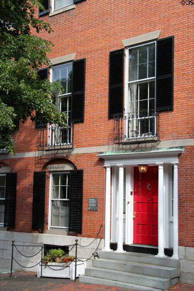 William Sullivan House (1805) (15 Chestnut St.) in Beacon Hill. Boston, MA. Style: Federal. Architect: Charles Bulfinch.