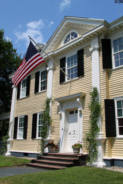 Vassall-Craigie-Longfellow-House, headquarters for Washington & American Revolutionary troops (July 1775 - April 1776) for the siege of Boston. Cambridge, MA.