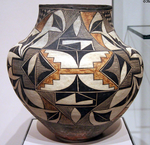 Acoma Pueblo earthenware water jar (c1880-88) from NM at Museum of Fine Arts. Boston, MA.