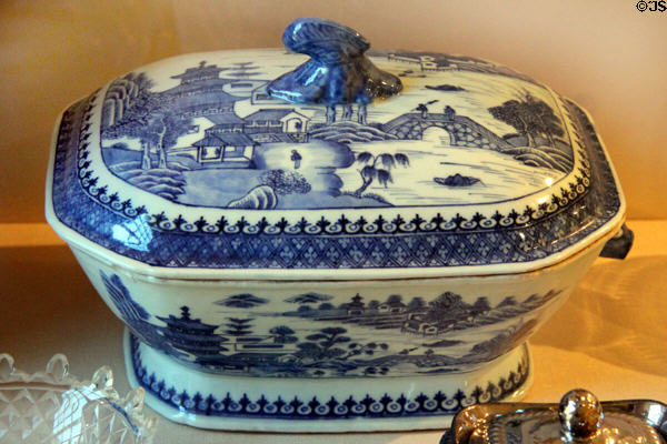 Thoreau family Chinese export porcelain covered tureen (c1790) at Concord Museum. Concord, MA.