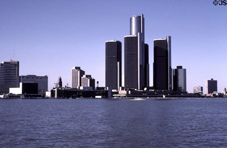 Skyline of Detroit with Renaissance Center (1977). Detroit, MI. Style: Modern. Architect: John Portman & Assoc..