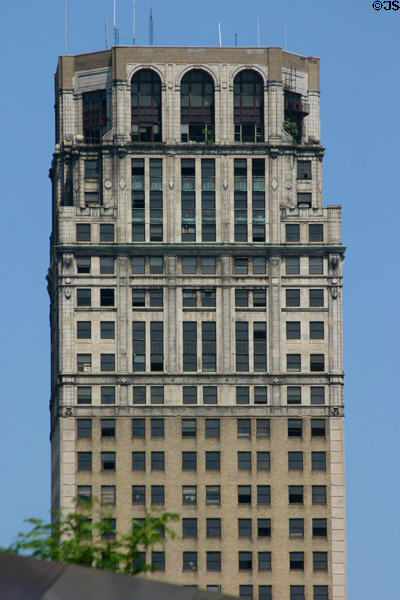 Broderick Tower Lofts (former Eaton Tower) (1928) (35 floors) (10 Witherell St.). Detroit, MI. Style: Beaux Arts. Architect: Louis Kamper.