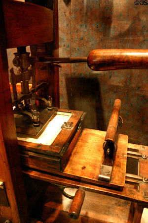 Printing press (1785), possibly used by Benjamin Franklin, presented to USA by France during its bicentennial celebrations in Gerald R. Ford Presidential Museum. Grand Rapids, MI.