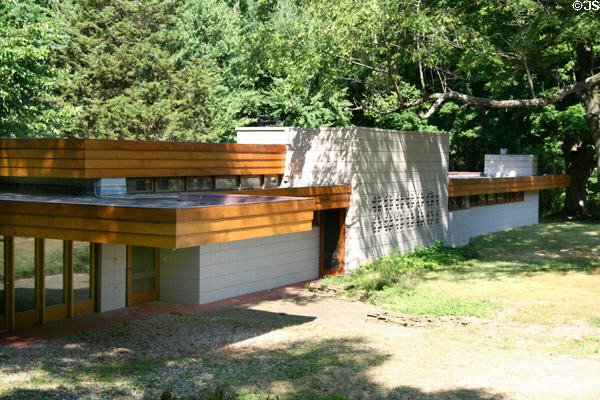 Eric Pratt House (1948) Galesburg. Kalamazoo, MI. Style: Usonian. Architect: Frank Lloyd Wright.